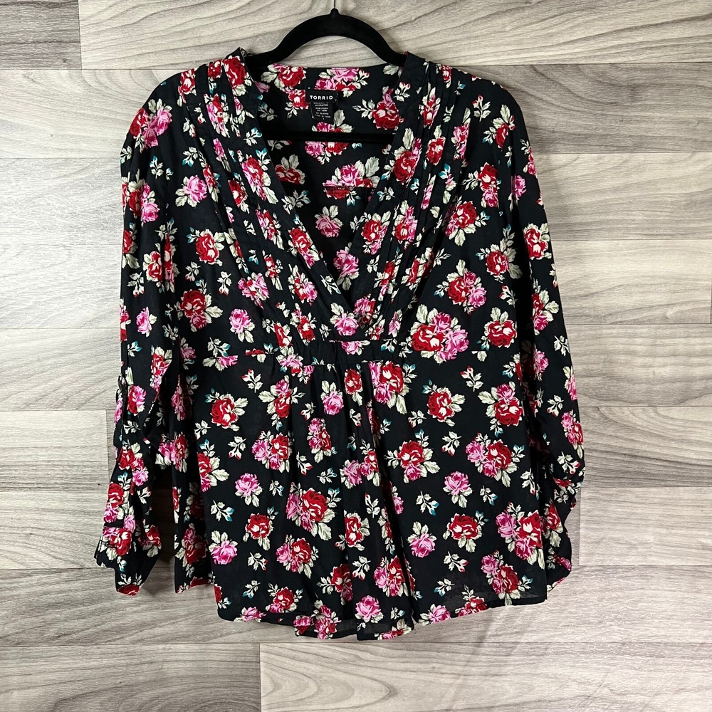 Torrid Blouse Womens 1X Plus Black Floral Long Roll Tab‎ Sleeve Pullover Ruched
